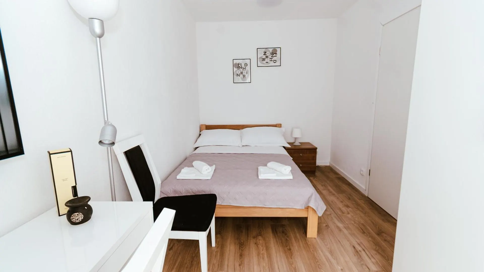 Siki'S New Apartment Split
