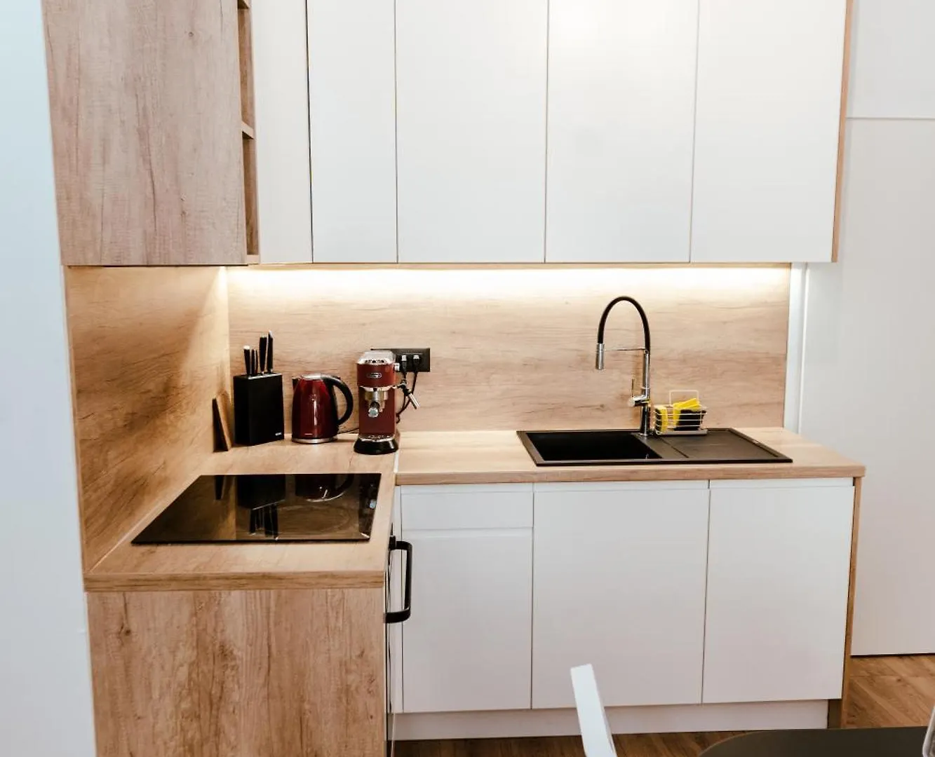 Siki'S New Apartment Split