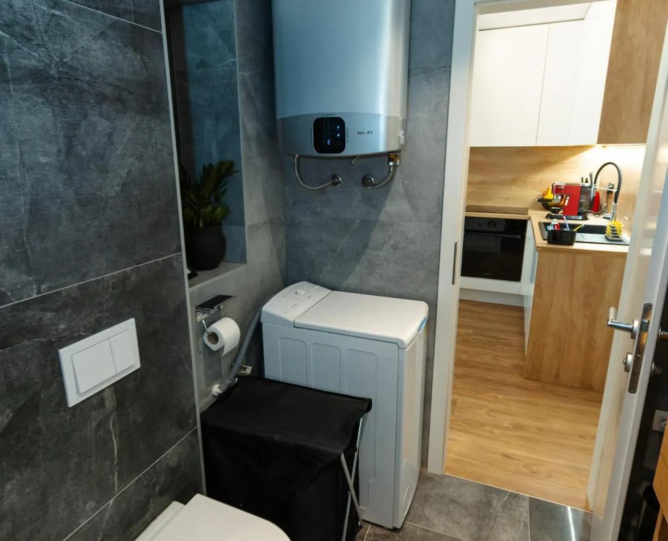 Siki'S New Apartment Split
