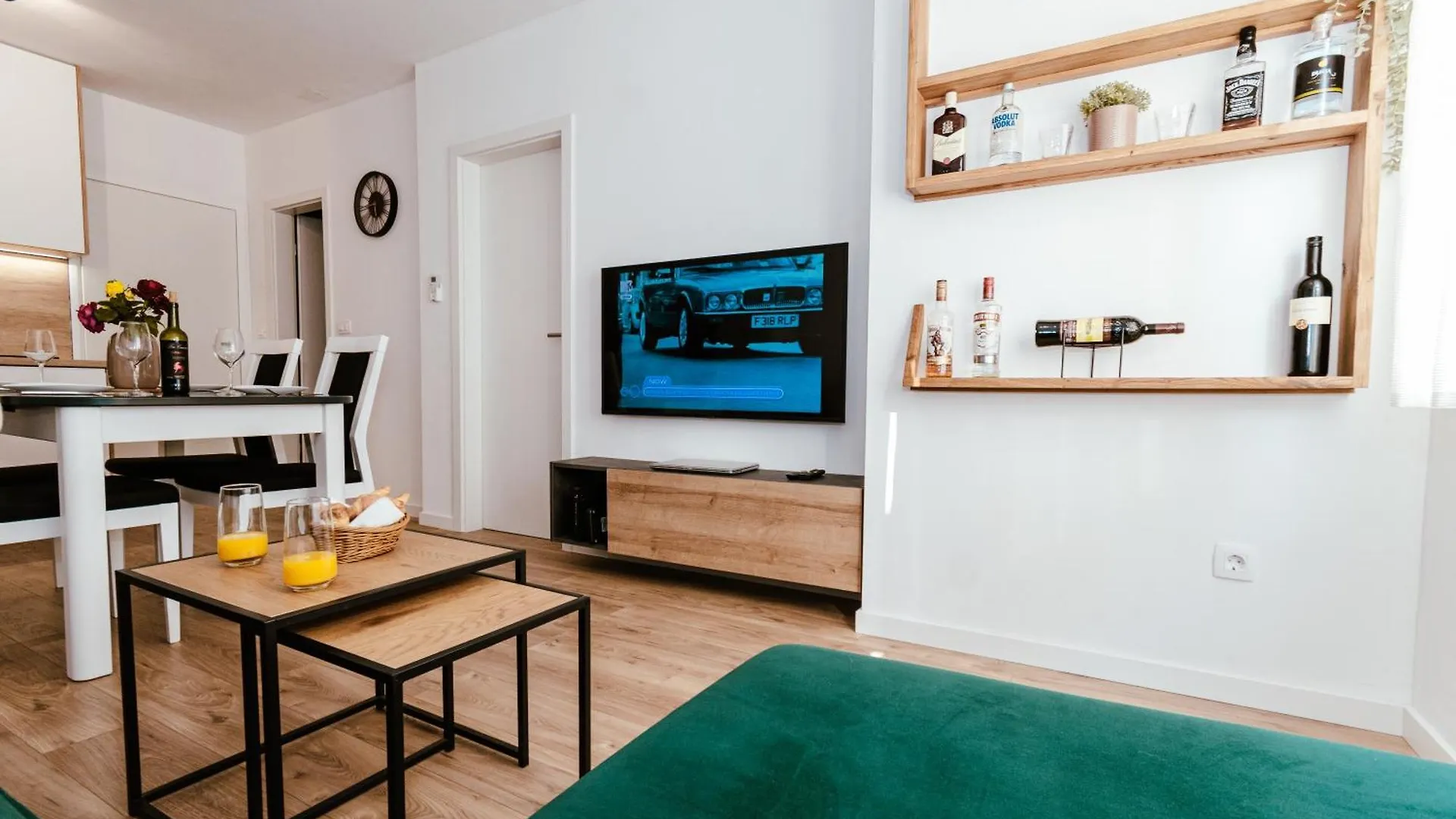 Siki'S New Apartment Split 0*,